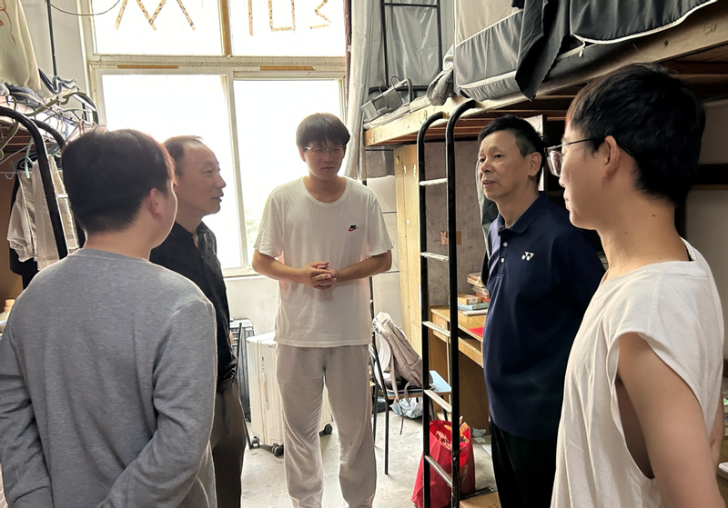 <a href='/2026/0618/c11438a273801/page.htm' target='_blank' title='浓浓毕业情   深深关怀意 ——化环学院开展深入毕业生宿舍走访慰问活动'>浓浓毕业情   深深关怀意 ——化环...</a>